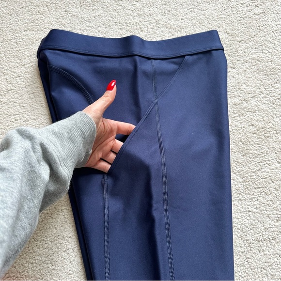 Alo Yoga - High Waist 4 Pocket Utility Legging (Navy Blue) - Picture 6 of 15